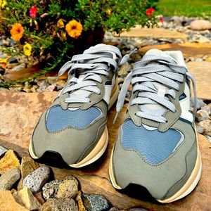 New Balance mens 10 57/40 intelligent choice.